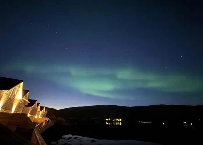 Idyllisk Sjohus Pa Naurstad