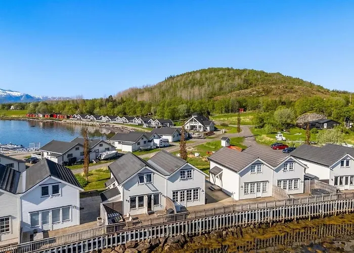 Lake House With Magnificent Views