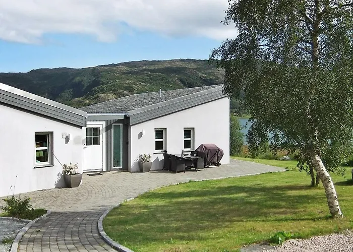 9 Person Holiday Home In Inndyr